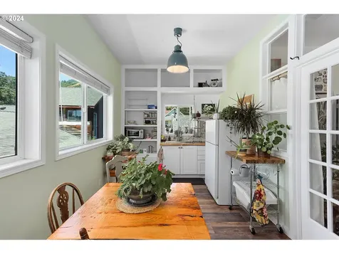 115 W Franklin Street Bingen WA 98605