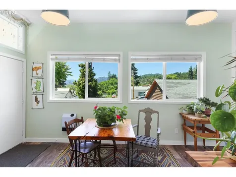 115 W Franklin Street Bingen WA 98605