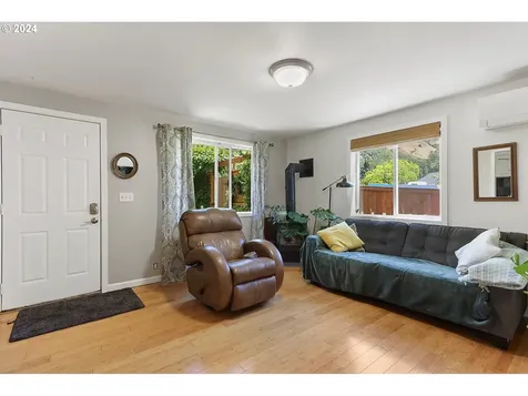 115 W Franklin Street Bingen WA 98605