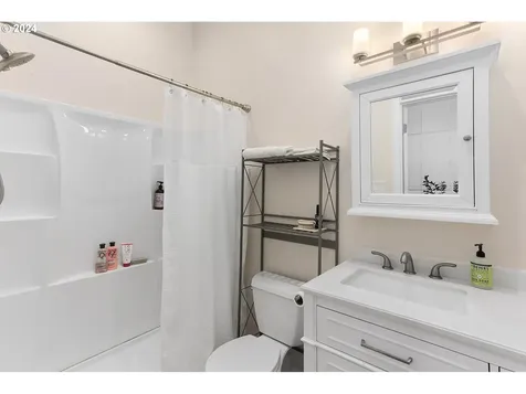 115 W Franklin Street Bingen WA 98605