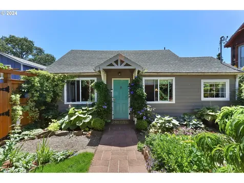 115 W Franklin Street Bingen WA 98605