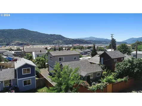 115 W Franklin Street Bingen WA 98605