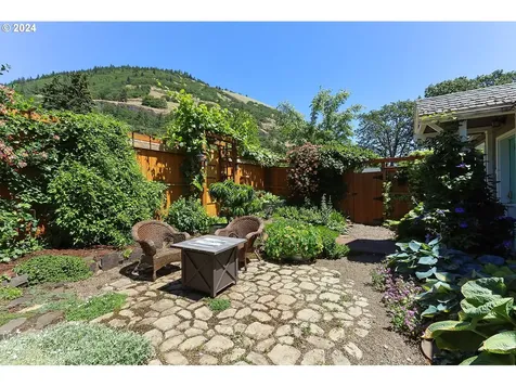 115 W Franklin Street Bingen WA 98605