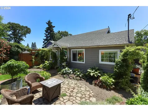 115 W Franklin Street Bingen WA 98605