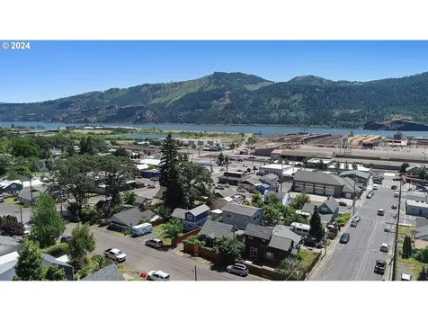115 W Franklin Street Bingen WA 98605