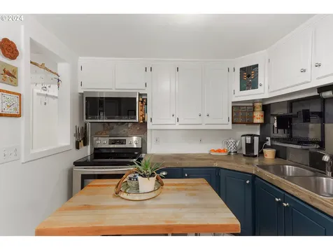115 W Franklin Street Bingen WA 98605