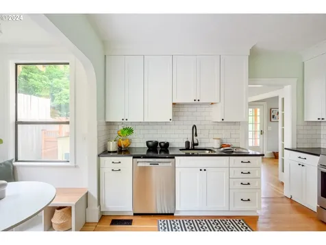 4633 Ne Halsey Street Portland OR 97213