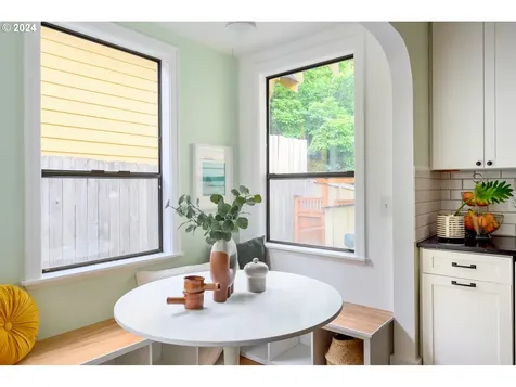 4633 Ne Halsey Street Portland OR 97213