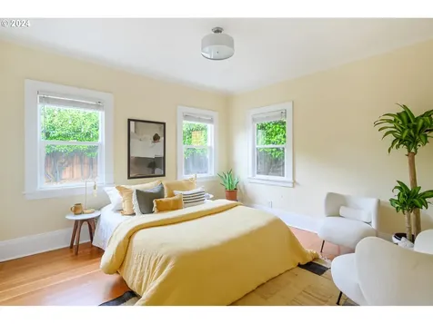 4633 Ne Halsey Street Portland OR 97213