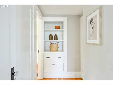 4633 Ne Halsey Street Portland OR 97213