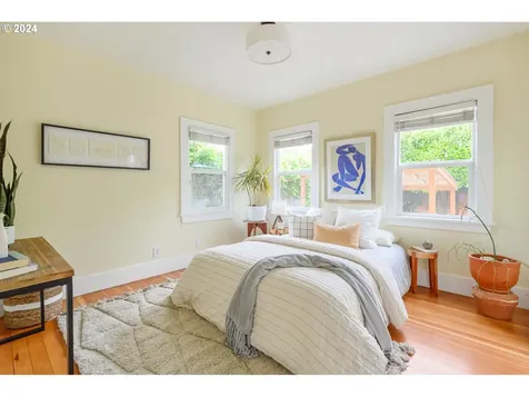 4633 Ne Halsey Street Portland OR 97213