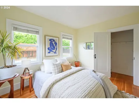 4633 Ne Halsey Street Portland OR 97213