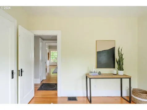 4633 Ne Halsey Street Portland OR 97213
