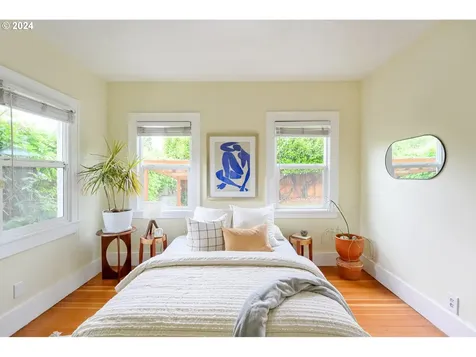 4633 Ne Halsey Street Portland OR 97213