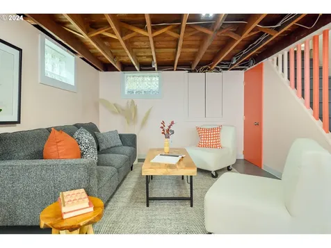 4633 Ne Halsey Street Portland OR 97213
