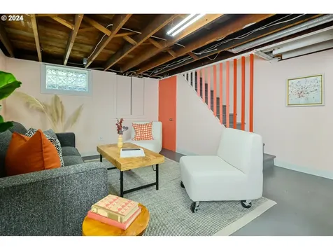 4633 Ne Halsey Street Portland OR 97213