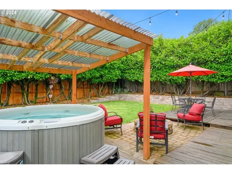 4633 Ne Halsey Street Portland OR 97213