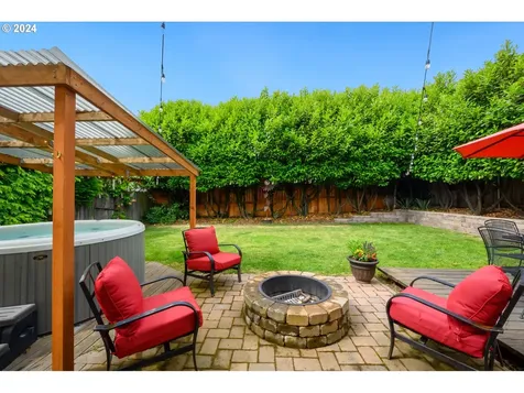 4633 Ne Halsey Street Portland OR 97213