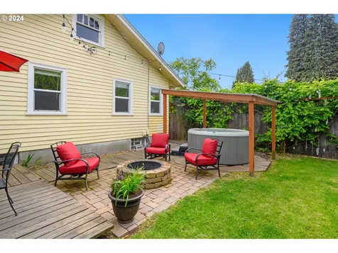 4633 Ne Halsey Street Portland OR 97213
