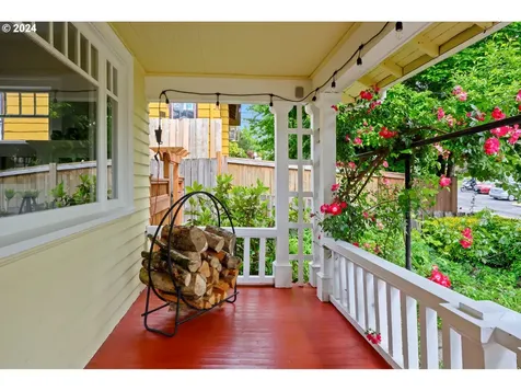 4633 Ne Halsey Street Portland OR 97213