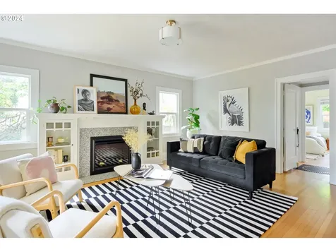 4633 Ne Halsey Street Portland OR 97213