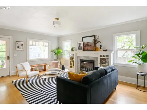 4633 Ne Halsey Street Portland OR 97213