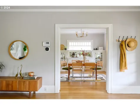 4633 Ne Halsey Street Portland OR 97213