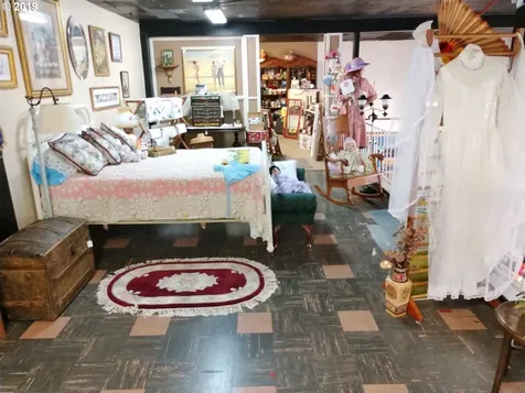 264 W 6th Avenue Junction City OR 97448