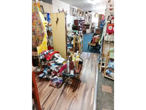 264 W 6th Avenue Junction City OR 97448