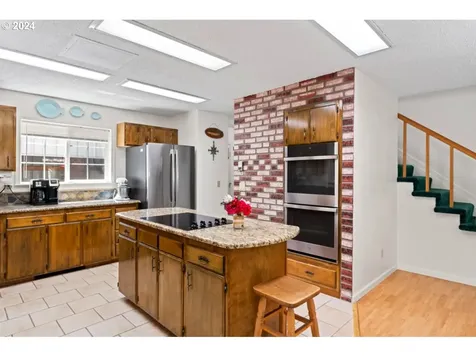437 E Evans Drive Tidewater OR 97390