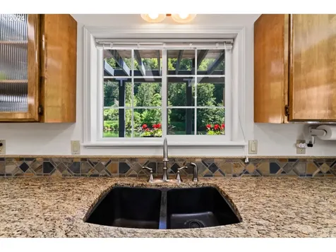 437 E Evans Drive Tidewater OR 97390