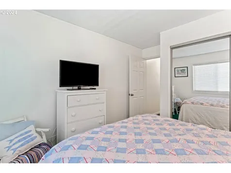 437 E Evans Drive Tidewater OR 97390