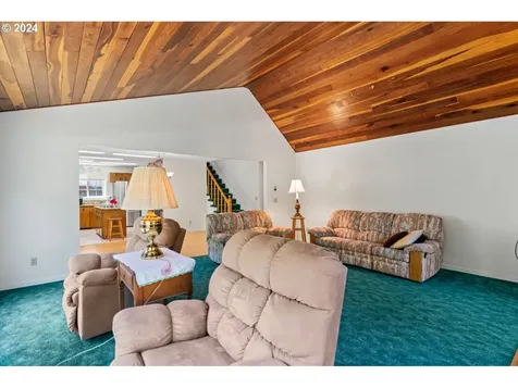 437 E Evans Drive Tidewater OR 97390