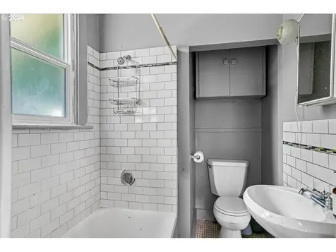 3504 Se Sherman Street Portland OR 97214