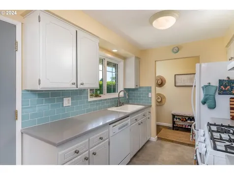 1855 Montreal Avenue Eugene OR 97408