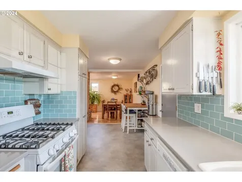 1855 Montreal Avenue Eugene OR 97408