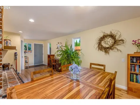1855 Montreal Avenue Eugene OR 97408