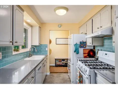 1855 Montreal Avenue Eugene OR 97408