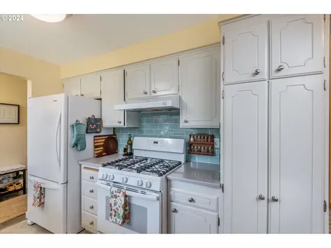 1855 Montreal Avenue Eugene OR 97408