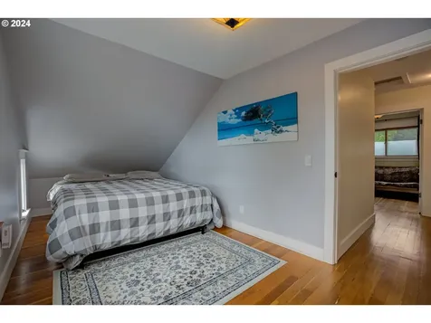 8711 Ne Brazee Street Portland OR 97220
