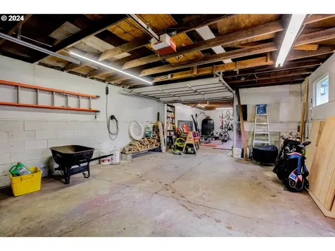 8711 Ne Brazee Street Portland OR 97220