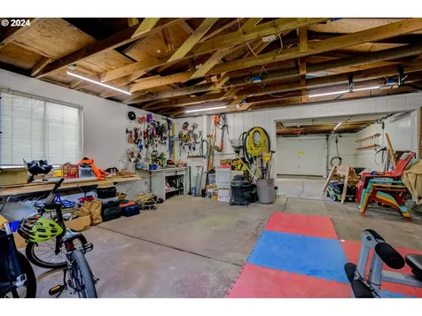 8711 Ne Brazee Street Portland OR 97220