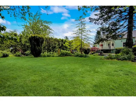 8711 Ne Brazee Street Portland OR 97220