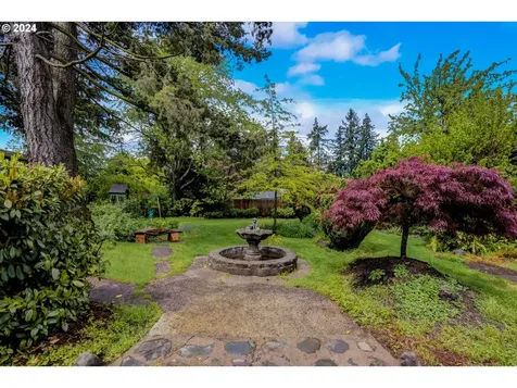 8711 Ne Brazee Street Portland OR 97220