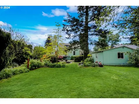 8711 Ne Brazee Street Portland OR 97220