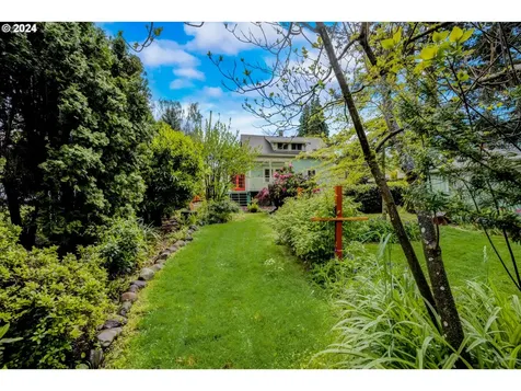 8711 Ne Brazee Street Portland OR 97220