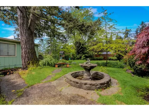 8711 Ne Brazee Street Portland OR 97220