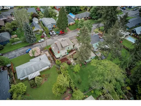 8711 Ne Brazee Street Portland OR 97220