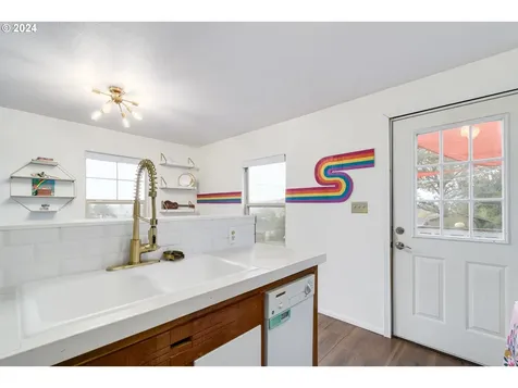 517 S 3rd Street Springfield OR 97477