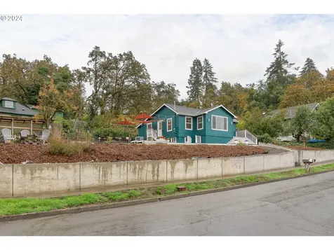 517 S 3rd Street Springfield OR 97477
